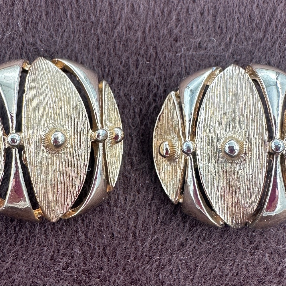 Vintage Sarah Coventry clip on Earrings